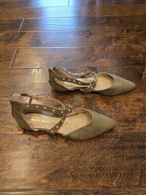 Mark & Maddux Flats Olive Green Size 6
